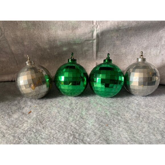 Vintage Bradford Unbreakable Christmas Mirror Ball Ornaments Set Green & Silver - Picture 1 of 5